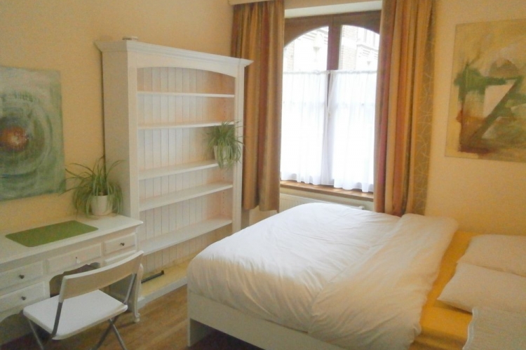 Room, Brussels, Bedrooms: 2