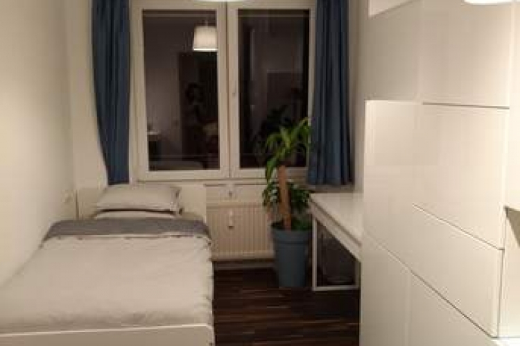 Eur 500 Month 1 Br 10 Min Walks To Metro Kraainem